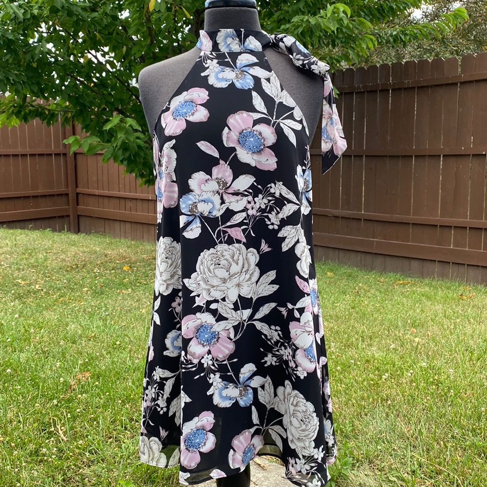 Halter dress with tie at neck